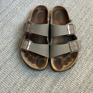 Birkenstock Arizona Sandals in Stone Birkibuck